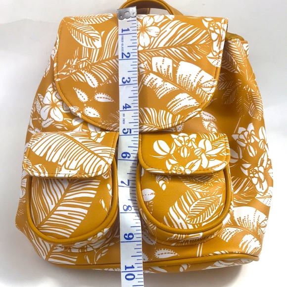 Wild Fable mini backpack, gold and white, NWT - Picture 5 of 6